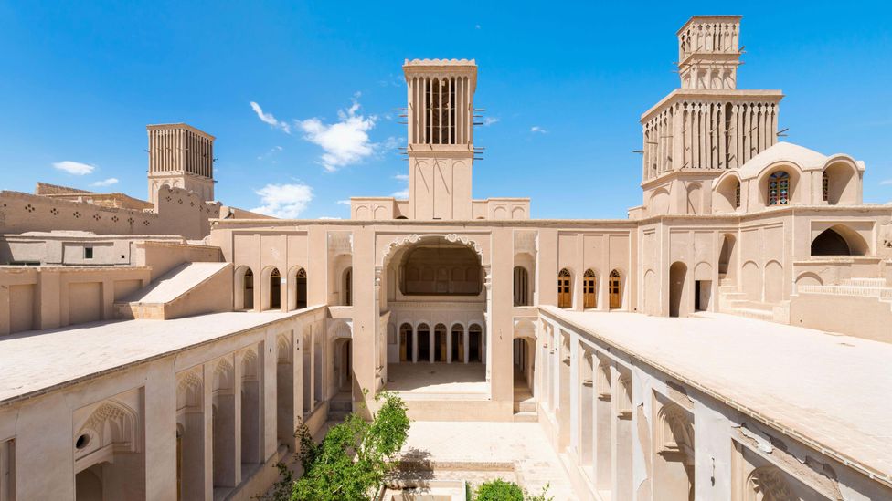 The openings of the towers face the prevailing wind, catching it and funneling it down to the interior below (Credit: Alamy)