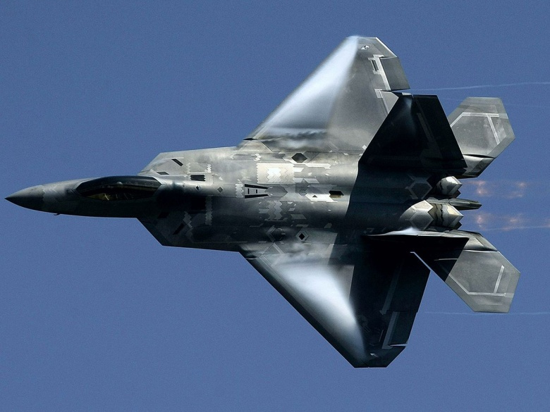 1280px-F22_Soar_Up.jpg