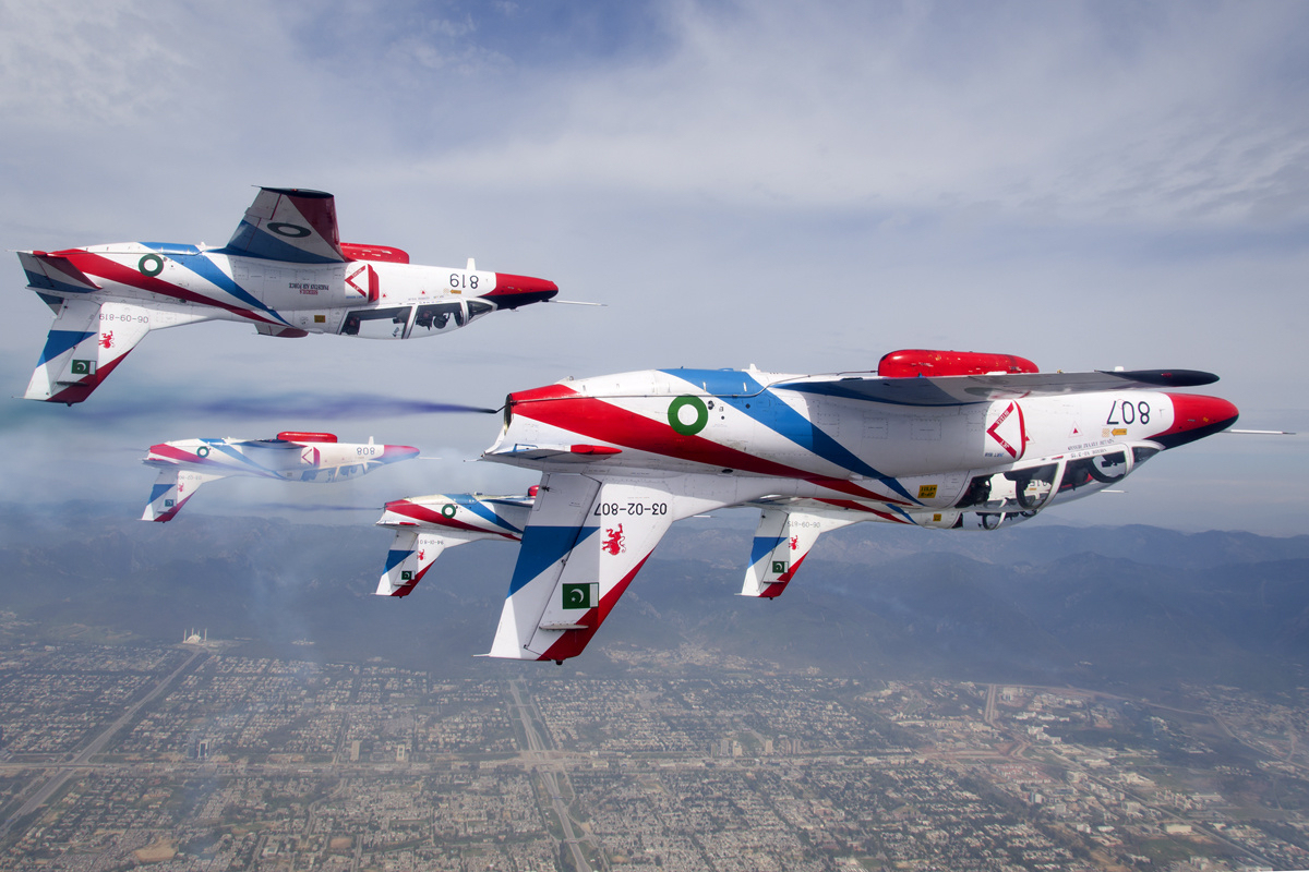 Sherdils_in_formation_flight_over_Islamabad.jpg