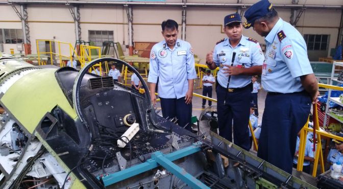 f-16-yang-sedang-menjali-perawatan-proyek-falcon-star-di-skatek-042-tni-au.jpg