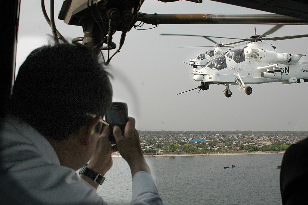 1024px-Rooivalk_attack_helicopters_escorting_a_UN_delegation_in_the_DRC.jpg