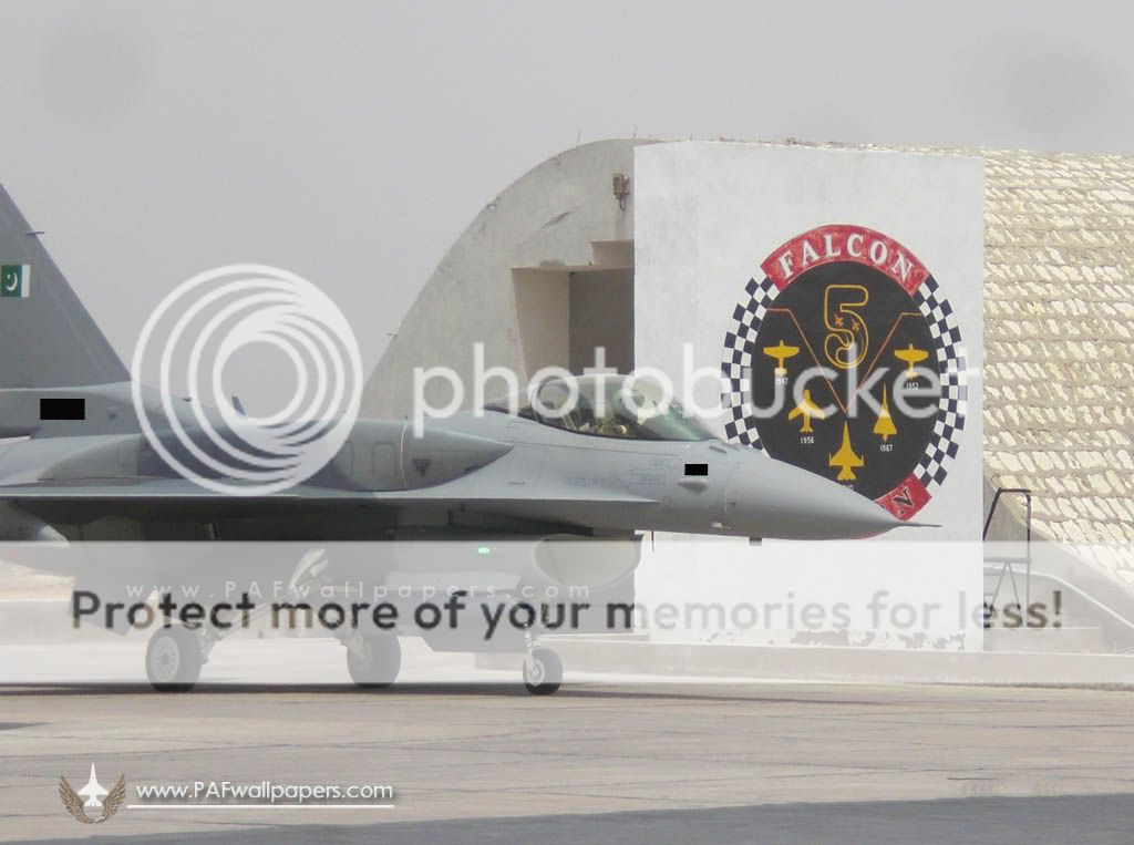 F-16_bk52_c_hangar.jpg