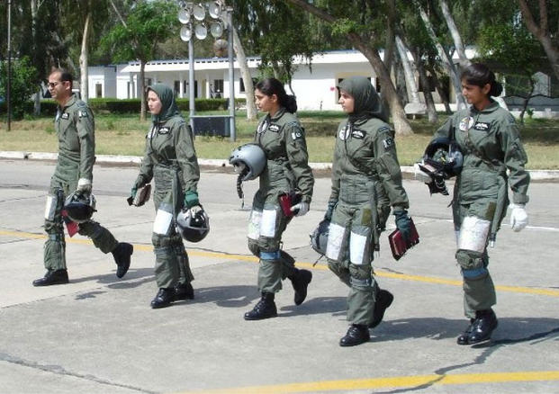 pakistan-female-pilots.jpg