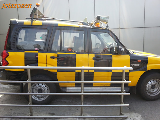 24+Yellow+Blacke+Checkered+Color+Emergency+Jeep+Kashmir+Airport+Colors+&+People+of+India2013-011.jpg