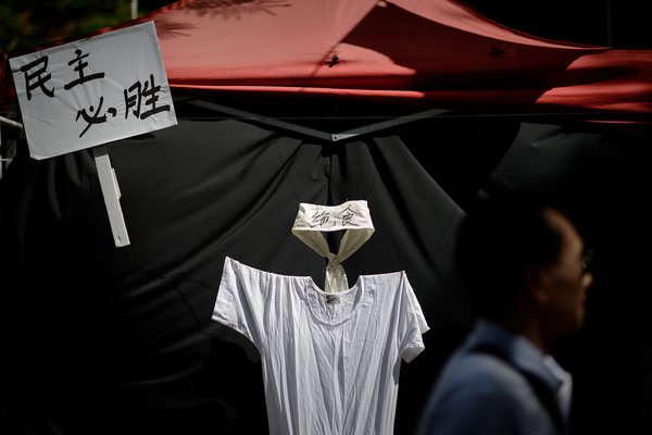 04tiananmen-web-articleLarge.jpg