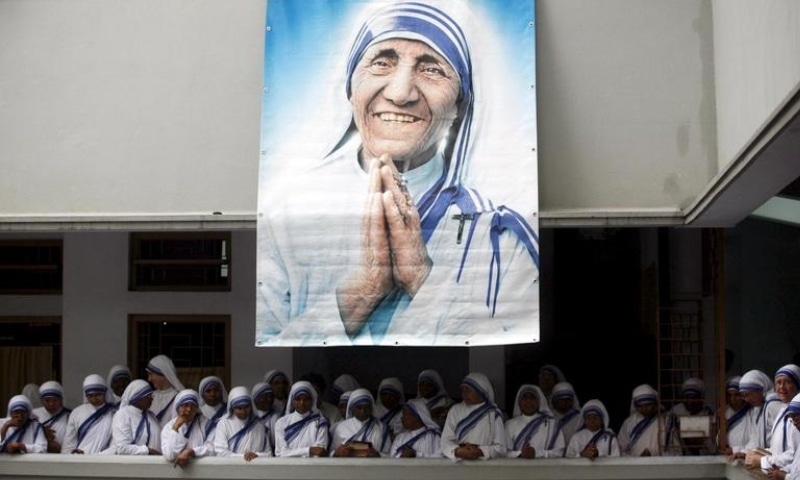 Catholic nuns from the order of the Missionaries of Charity gather under a picture of Mother Teresa during the tenth anniversary of her death in Kolkata, India, in this September 5, 2007 file photo. — Reuters