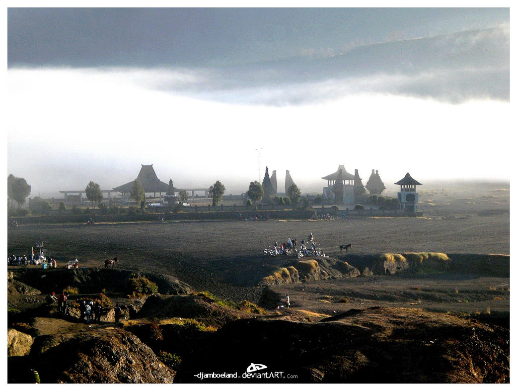 pura_bromo_mountain_indonesia_by_djamboeland.jpg