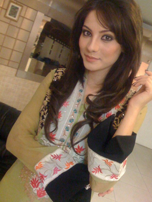 Neelam-Muneer-Unseen-Pictures-520x693.jpg