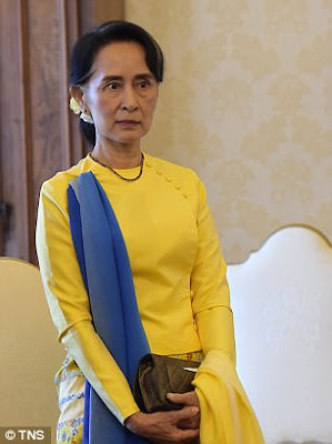 45F840C600000578-5052485-Shamefully_the_genocide_is_being_presided_over_by_Aung_San_Suu_K-a-2_1509927975929.jpg