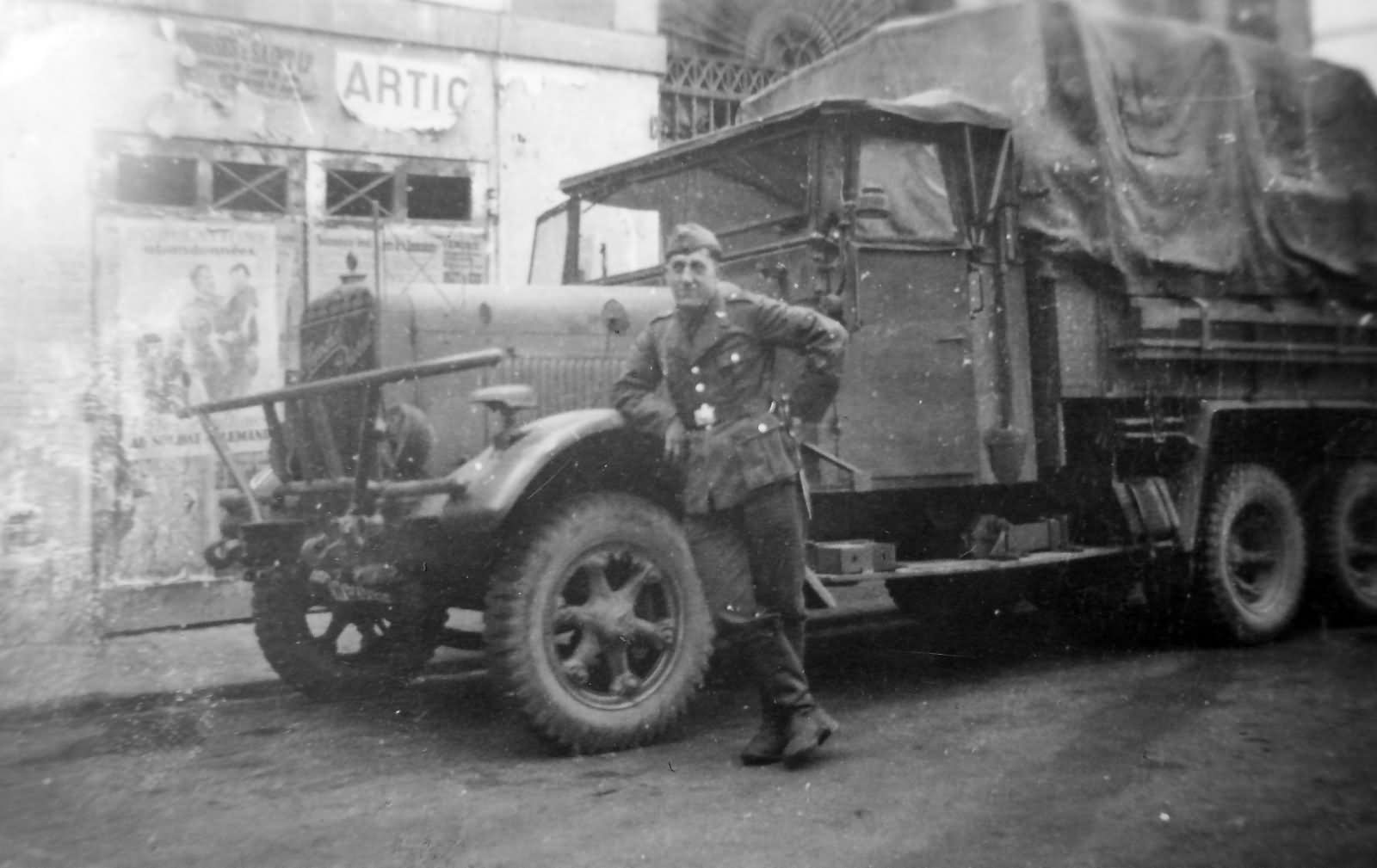 Henschel_33_Luftwaffe_truck_France_1940.jpg