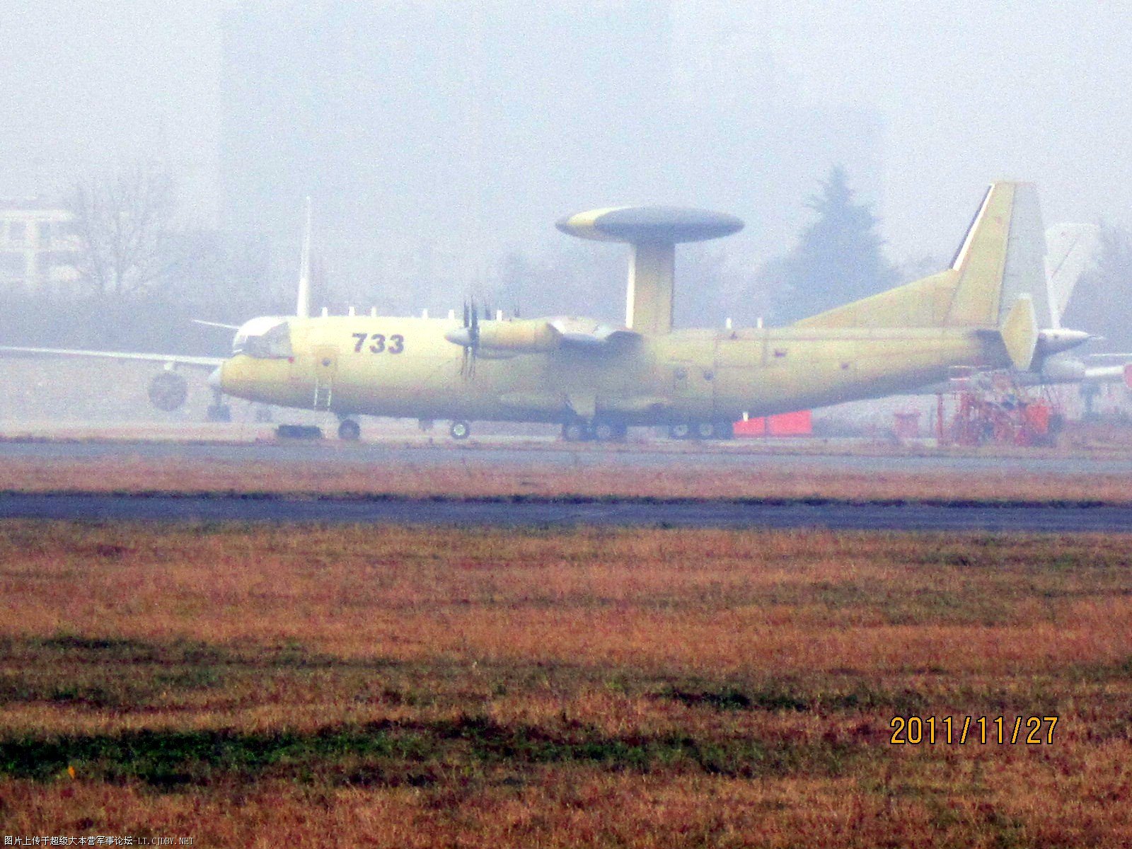 Y-8AEW733.jpg