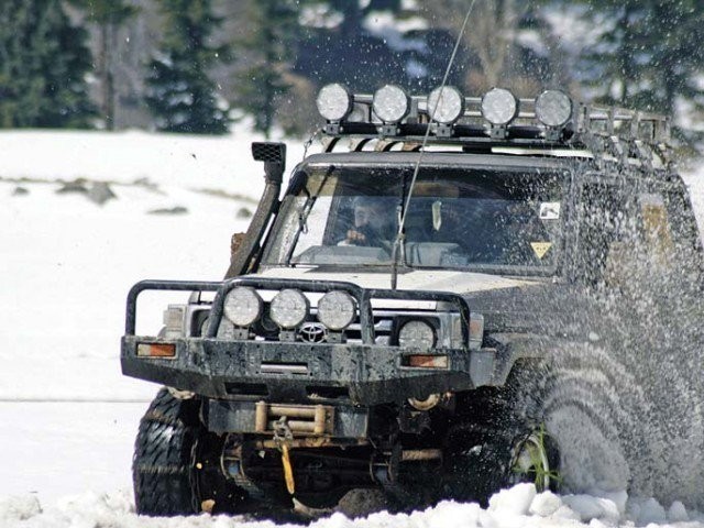 1878443-jeep-1546271809-679-640x480.jpg