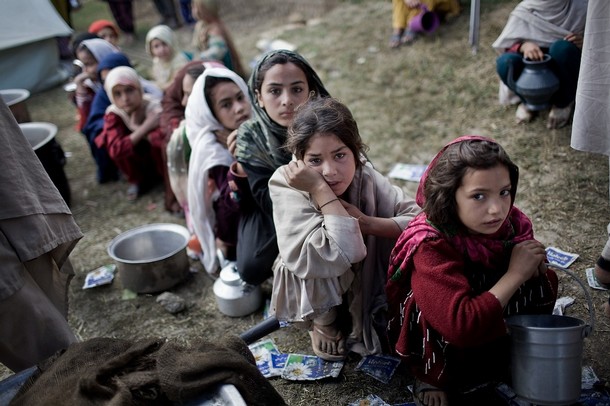 swat-buner-lower-dir-pakistan-army-taliban-imperialism-war-idp-camps.jpg