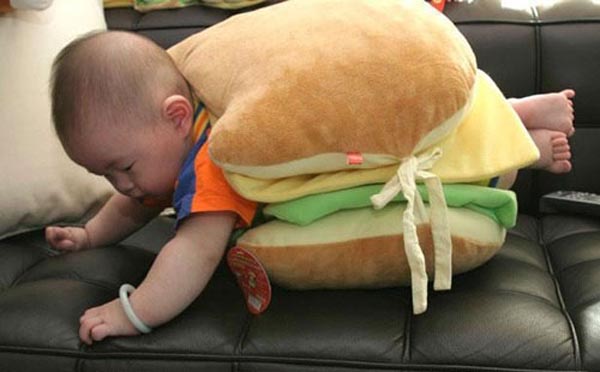 photos-of-people-doing-stupid-things-burger-baby.jpg