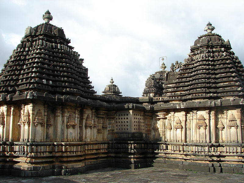 800px-Doddagaddavalli_Lakshmidevi_temple1_retouched.JPG
