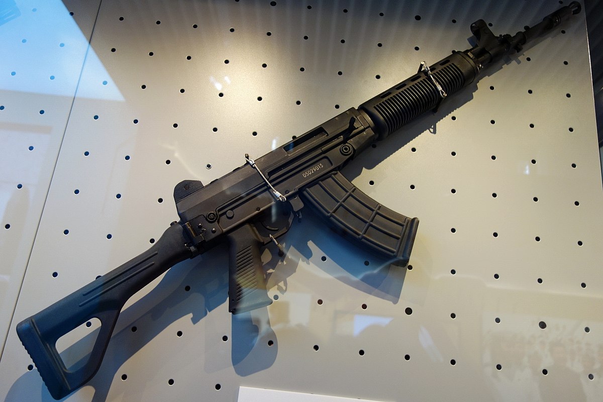 1200px-QBZ03_automatic_rifle_20170902.jpg