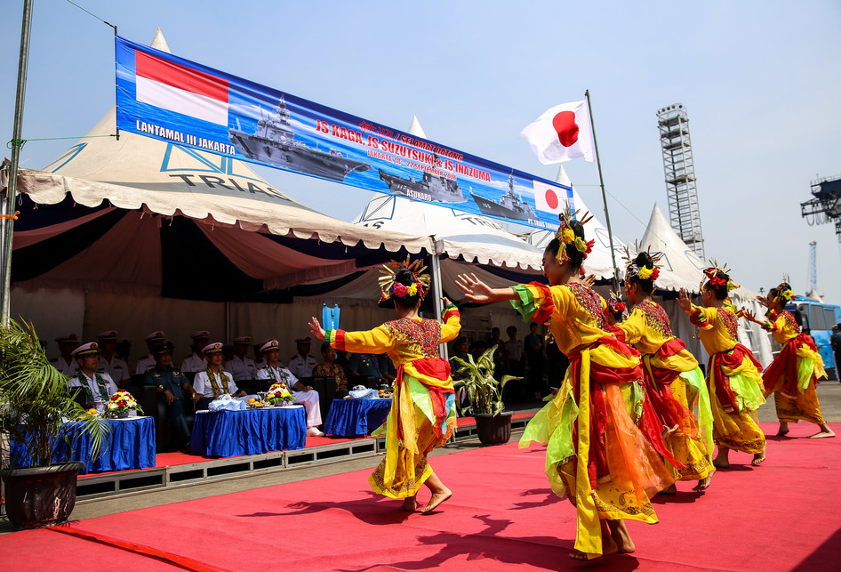 p_1537261618904-kapal-perang-jepang-singgah-di-pelabuhan-tanjung-priok.jpg