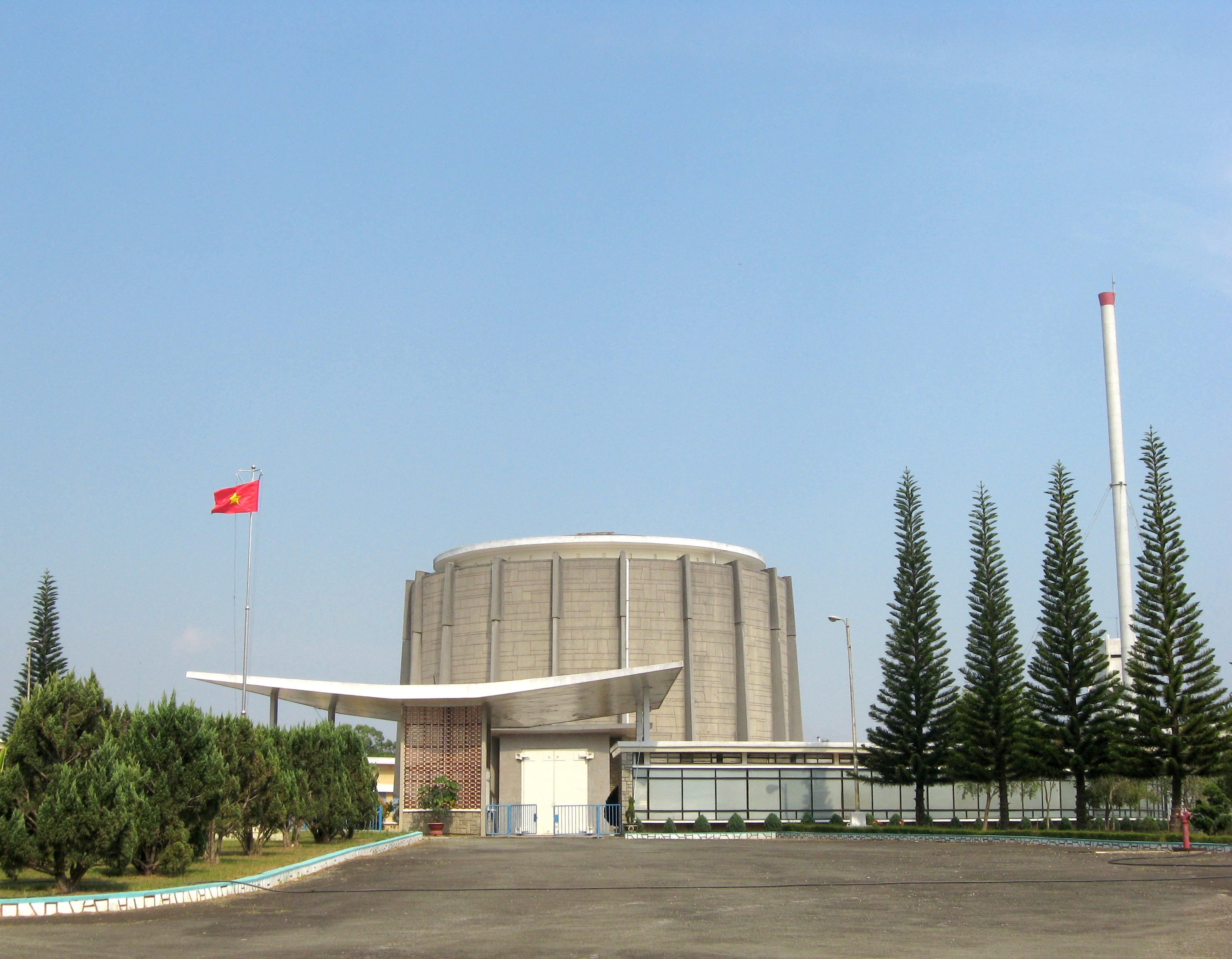 Da_Lat_Nuclear_Research_Institute_01.JPG