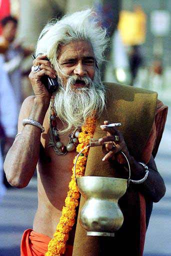 kumbh-sadhu_with_mobile_phone-AFP.jpg