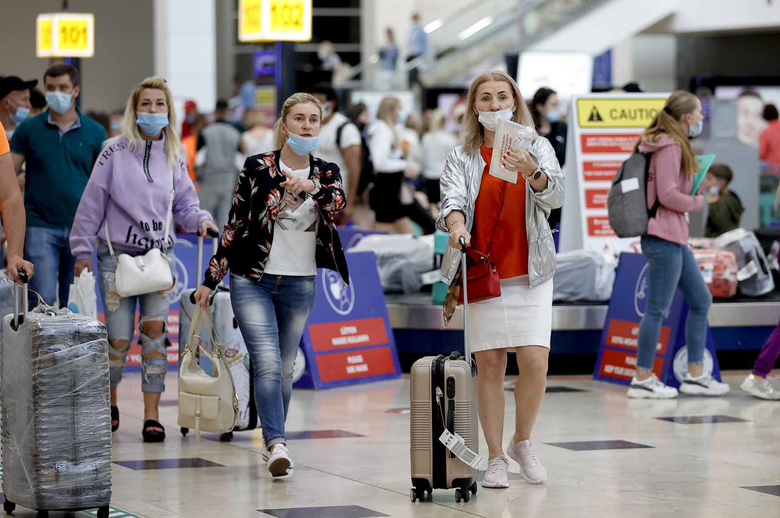 Russian tourists walk at an airport in the southern province of Antalya, Turkey, June 22, 2021. (AA Photo)