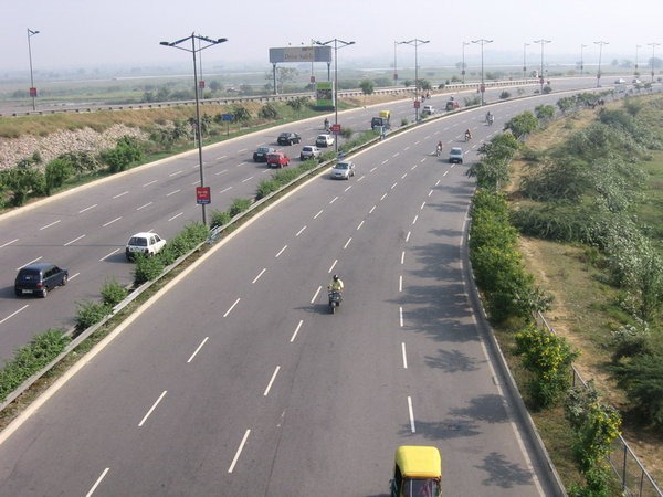 Noida-Greater-Noida-Expressway.jpg
