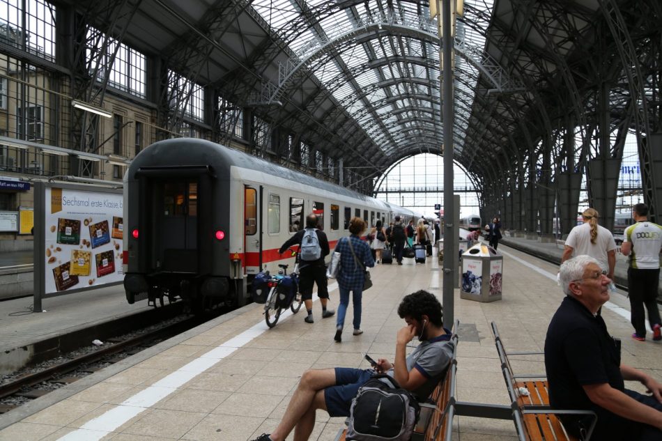 train-zurich-950x633.jpg