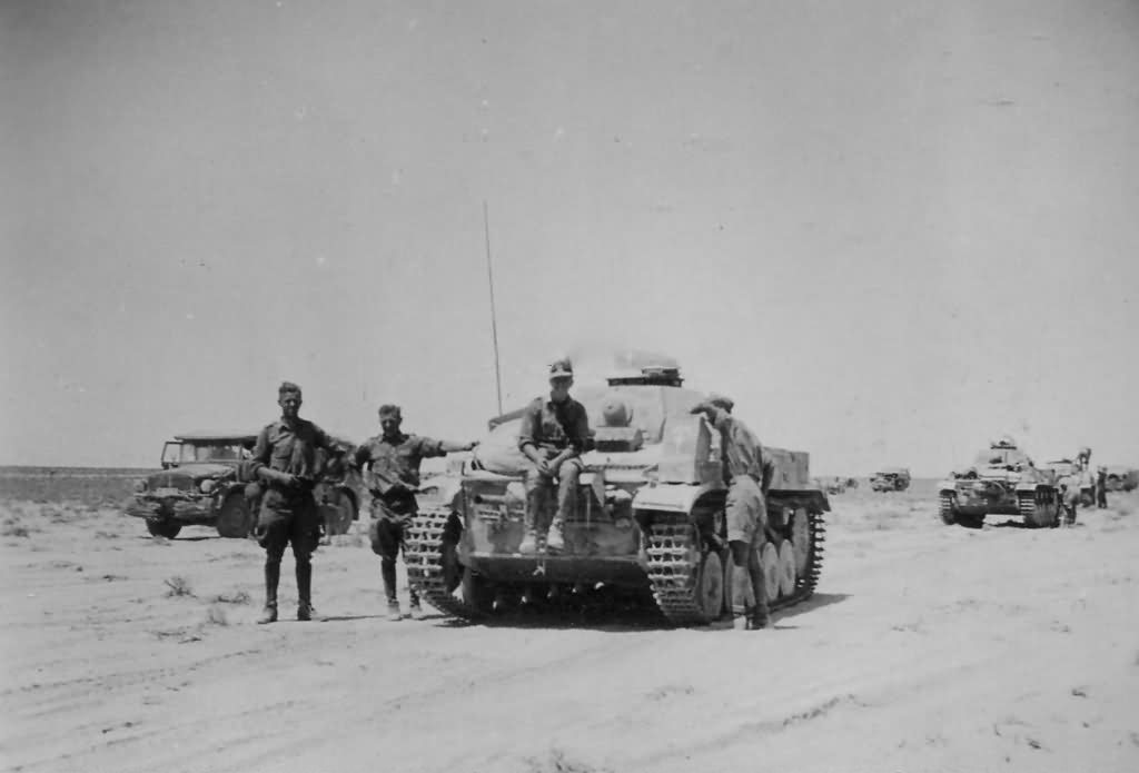 Panzer_II_of_Afrika_korps.jpg