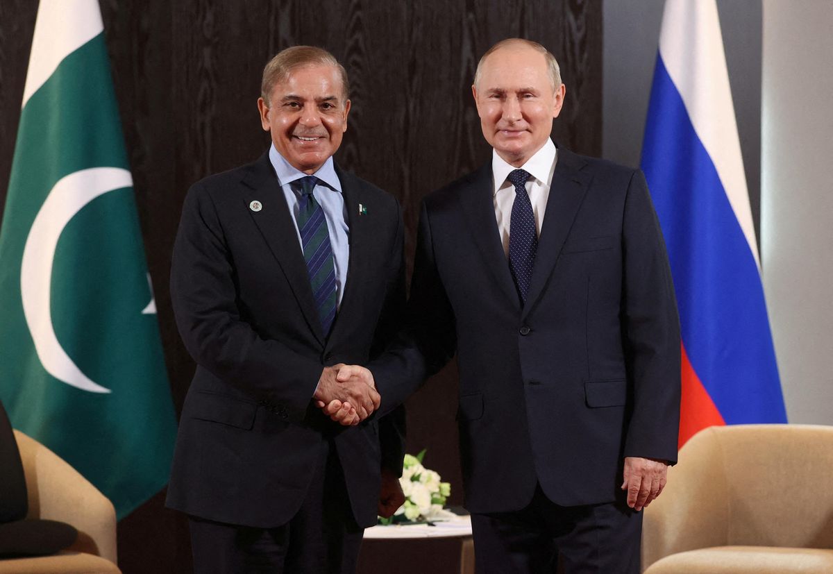 russian-president-vladimir-putin-shakes-hands-with-pakistani-pm-shehbaz-sharif-during-a-meeting-on-the-sidelines-of-the-shanghai.jpg