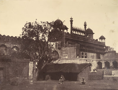Interior+view+of+the+Lahore+Gate+of+Palace,+Delhi++-+1858.jpg