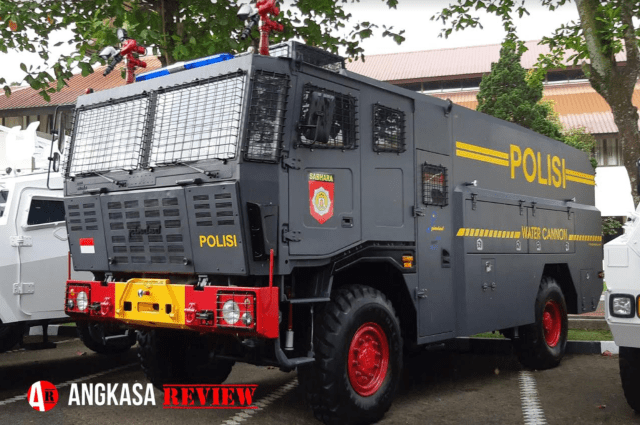 Kendaraan-Water-Cannon-Sabara-Erly-Angkasa-Review.png
