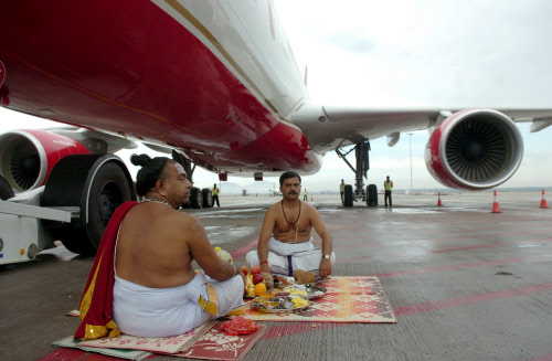 6+Puja+for+Aircraft.jpg