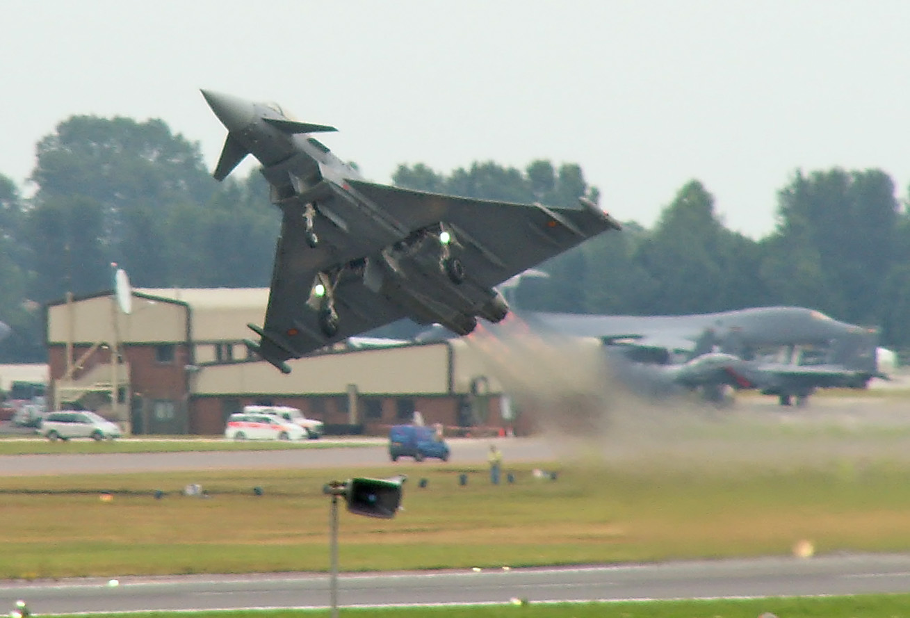 Eurofighter_Typhoon_take-off.jpg