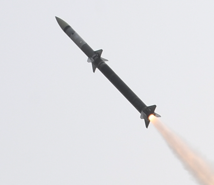 Akash-NG_missile_test_on_25_January_2021_%28cropped%29.jpg