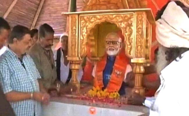 narendra-modi-temple_650x400_41423649438.jpg