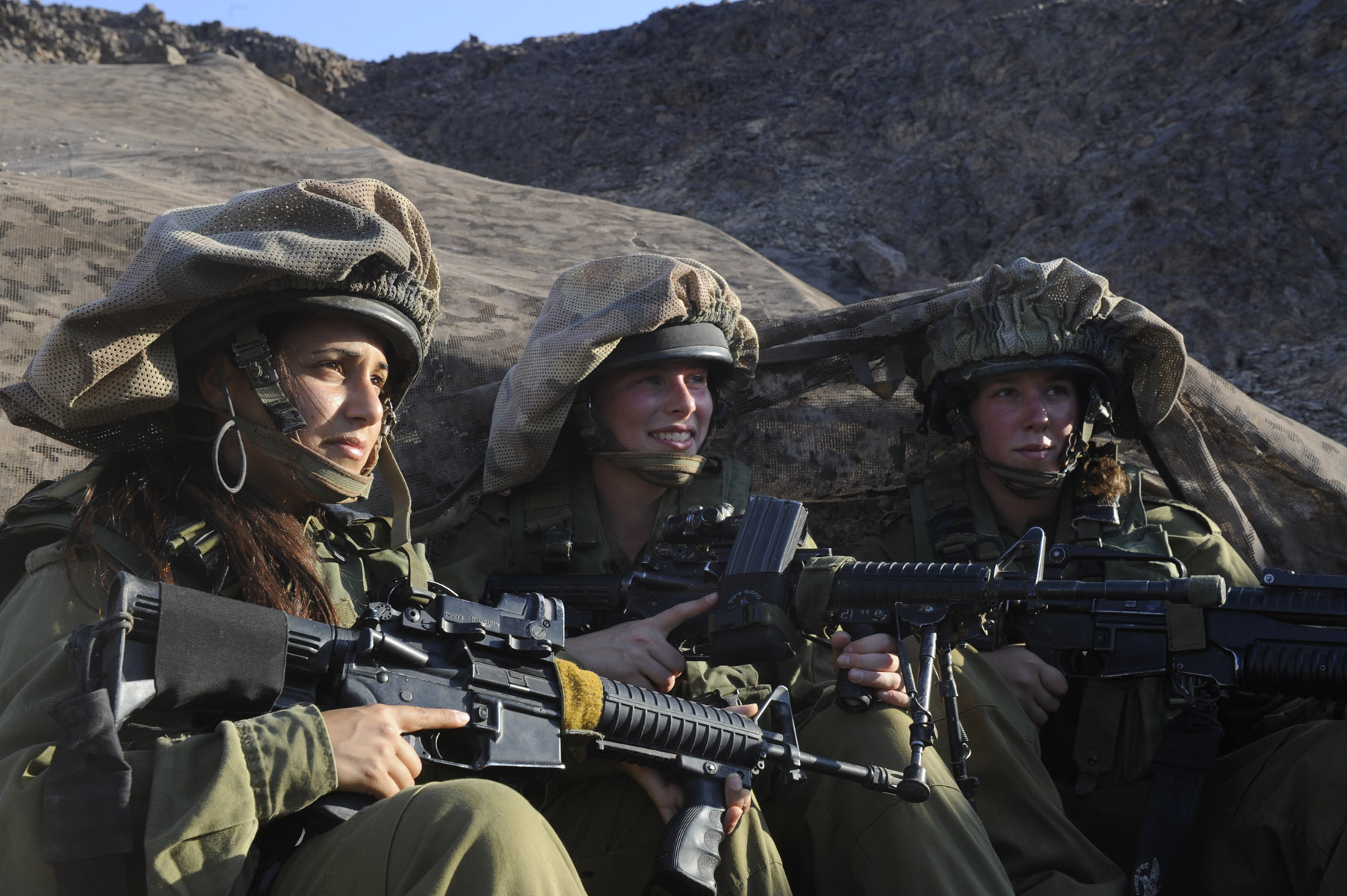 Flickr_-_Israel_Defense_Forces_-_The_Life_of_Female_Field_Intelligence_Combat_Soldiers_(3).jpg