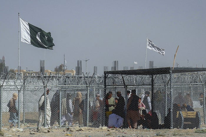 Afghanistan-Pakistan border crossing Taliban flag