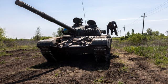 A Ukrainian tank crew takes part in a training exercise with infantrymen on May 09, 2022 near Dnipropetrovsk Oblast, Ukraine. 