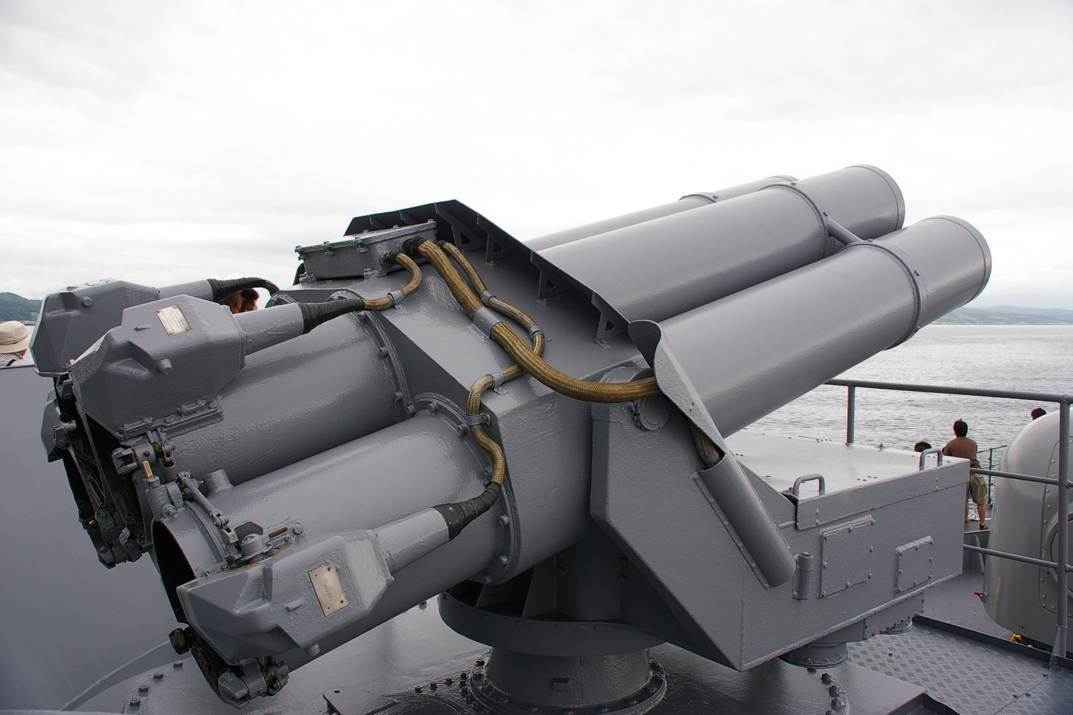 bofors_anti_submarine_rocket_launcher.jpg