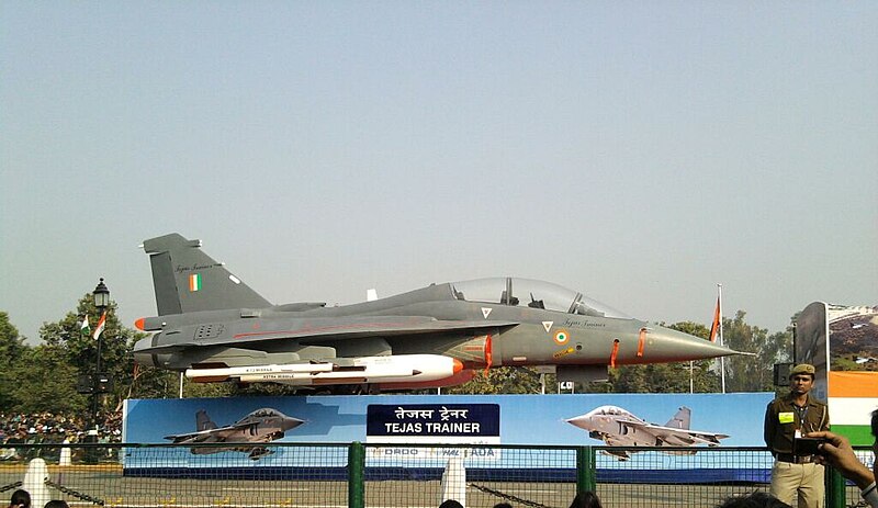 800px-Tejas_Trainer_62_New_Delhi_Parade.jpg