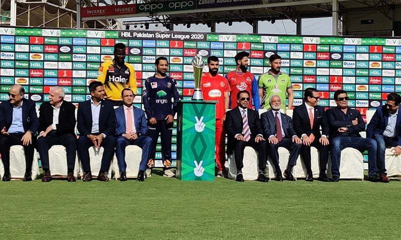 PSL team captains and PCB officials pose with the PSL trophy ahead of the tournament's fifth edition. — Photo: Twitter/File