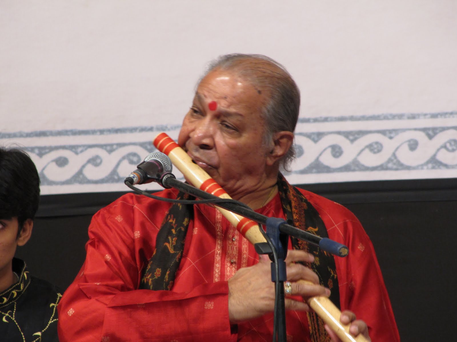 Pandit%2BHariprasad%2BChaurasia%2B%2528born%2B1%2BJuly%2B1938%2529%2Bis%2Ban%2BIndian%2Bclassical%2Binstrumentalist.%2BHe%2Bis%2Ba%2Bplayer%2Bof%2Bthe%2Bbansuri%252C%2Bthe%2BNorth%2BIndian%2Bbamboo%2Bflute.%2BChaurasia%2Bis%2Ba%2Bclassicist%2Bwho%2Bhas%2Bmade%2Ba%2Bconscious%2Beffort%2Bto%2Breach%2Bout%2Band%2Bexpand.jpg