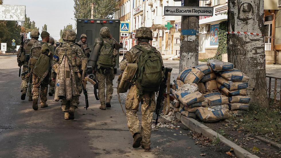 Ukraine-Überblick: Ukrainische Soldaten in Bachmut am 1. Oktober