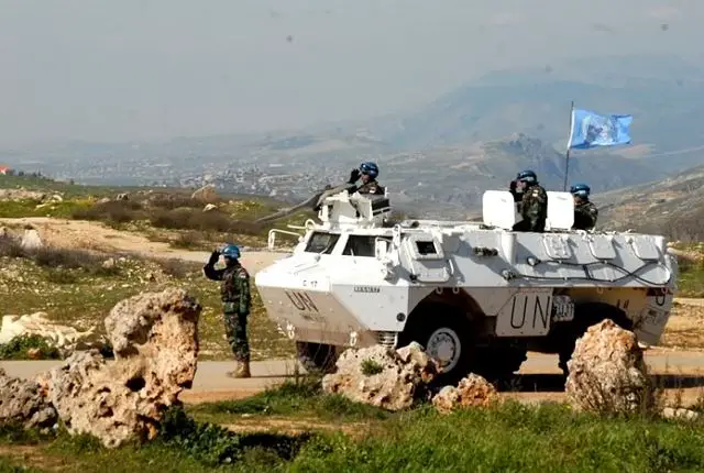 Indonesian_army_soldiers_with_VAB_armoured_UNIFIL_members_Lebanon_001.jpg