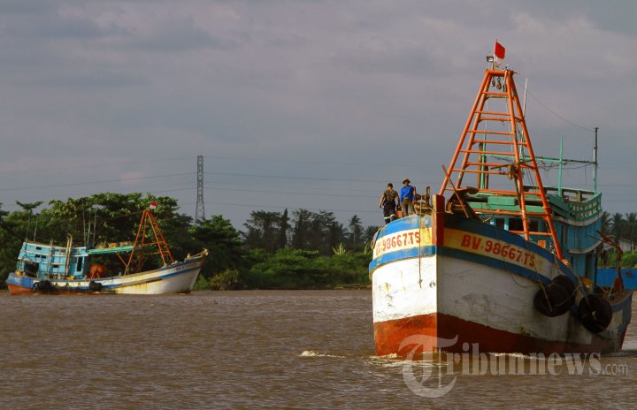 kapal-vietnam-tertangkap-curi-ikan-di-perairan-indonesia_20160425_015542.jpg