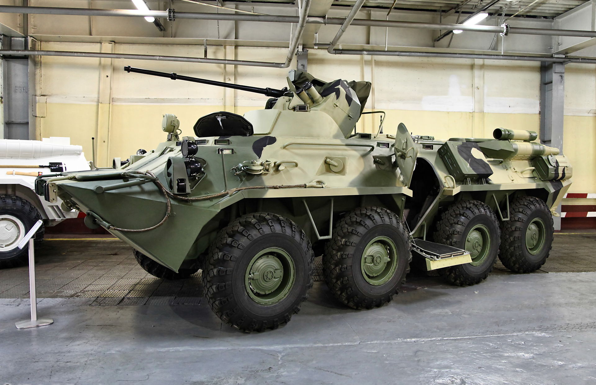 1920px-BTR-82A.jpg