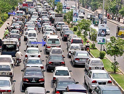 ambulance_traffic_jam_Karachi.jpg