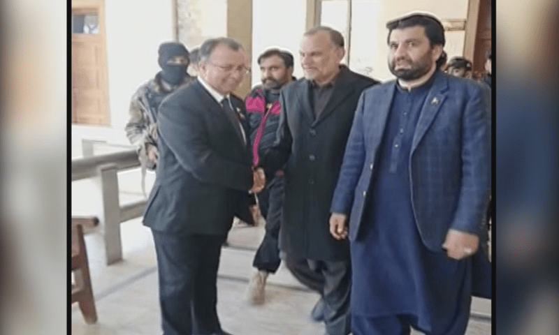 <p>PTI Senator Azam Swati at the Balochistan high Court on Friday. — DawnNewsTV</p>