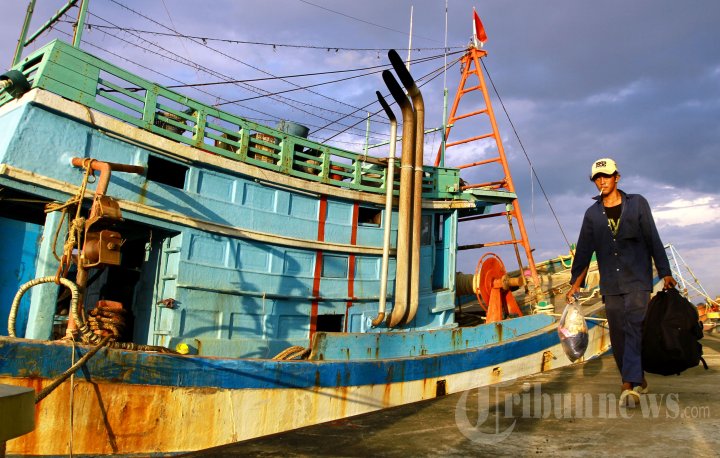 kapal-vietnam-tertangkap-curi-ikan-di-perairan-indonesia_20160425_015752.jpg