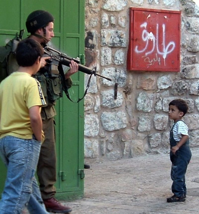 idf-gun-at-child.jpg