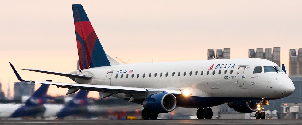 e175_delta_n202jq-c.jpg